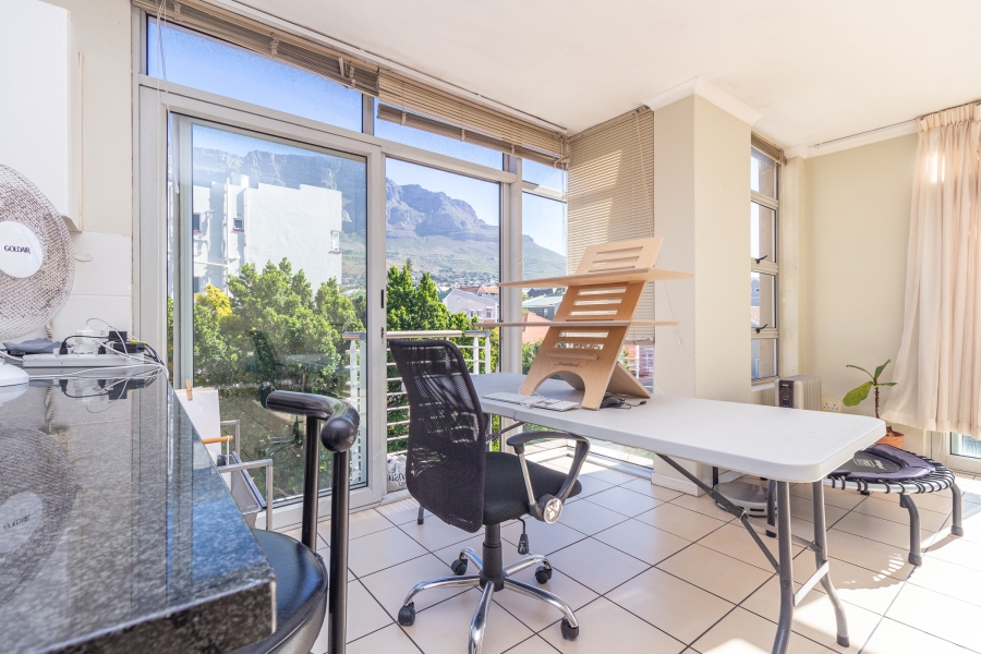 1 Bedroom Property for Sale in Vredehoek Western Cape